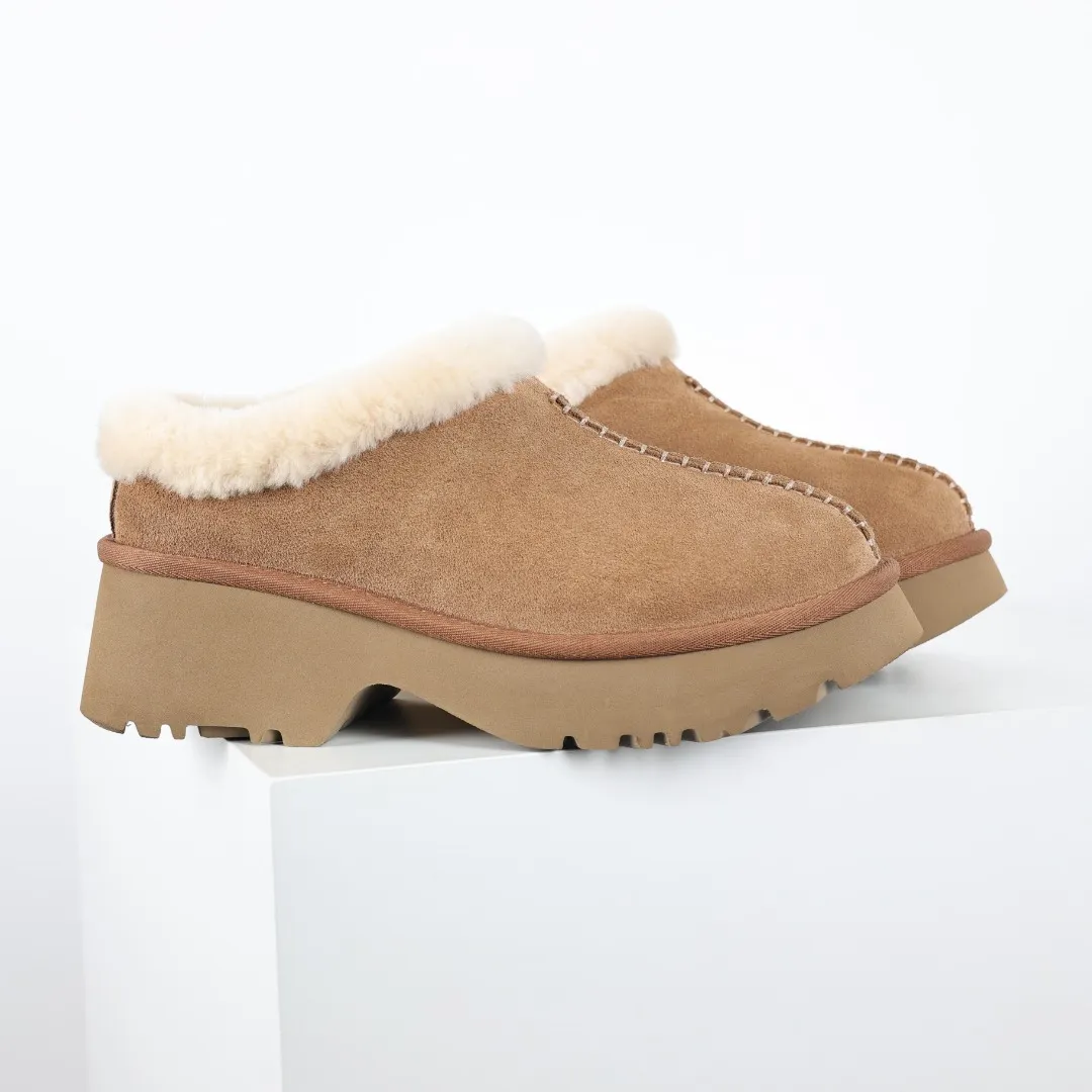Pick up locally 💰560 Core recommended good price It is a very suitable choice for home use. In recent years, uug has launched a series of styles, which are partially geared towards the preferences of young consumers and have also moved to the forefront of fashion trends. Shoe body material: water-repellent coated suede upper, 17 mm UGGPURE™ implantable wool insole, lightweight non-slip and comfortable rubber outsole, with brand LOGO and trademark, with full packaging Size: 35 36 37 38 39 40
